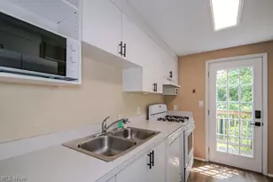 10015 Windjammer Trail, Aurora, OH 44202 - Photo 14