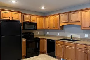 15 Town Square Blvd, Columbiana, OH 44408 - Photo 10