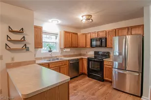 1270 Delia Ave, Akron, OH 44320 - Photo 8