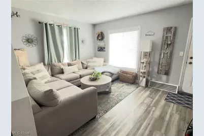 220 E 327th Street, Willowick, OH 44095 - Photo 6