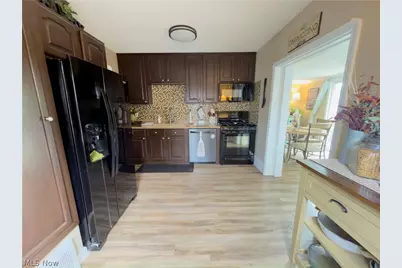 220 E 327th Street, Willowick, OH 44095 - Photo 28