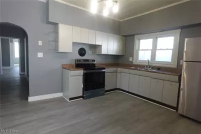 734 Main Street, Bridgeport, OH 43912 - Photo 2