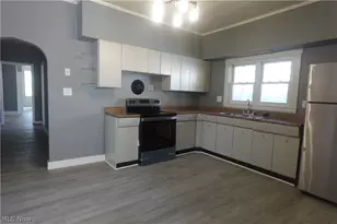 734 Main St, Bridgeport, OH 43912 - Photo 2