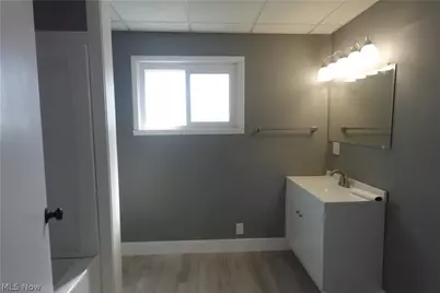 734 Main Street, Bridgeport, OH 43912 - Photo 6