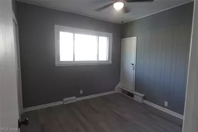 734 Main Street, Bridgeport, OH 43912 - Photo 10