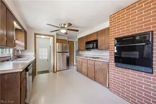 236 Manor Dr, Columbiana, OH 44408 - Photo 4