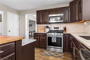 9195 Victoria Ln, North Ridgeville, OH 44039 - Photo 12