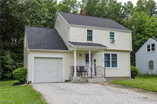 748 Cedar Ave, Ravenna, OH 44266 - Photo 2