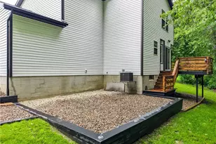 653 Diamond Cir, Ravenna, OH 44266 - Photo 8