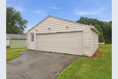 404 Elizabeth Street, Hubbard, OH 44425 - Photo 4