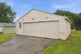 404 Elizabeth St, Hubbard, OH 44425 - Photo 4