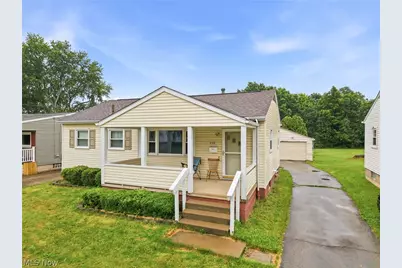 404 Elizabeth Street, Hubbard, OH 44425 - Photo 2