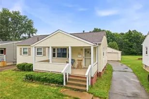 404 Elizabeth St, Hubbard, OH 44425 - Photo 2