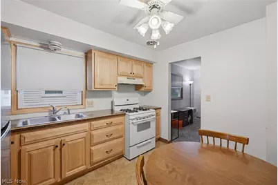 404 Elizabeth Street, Hubbard, OH 44425 - Photo 8