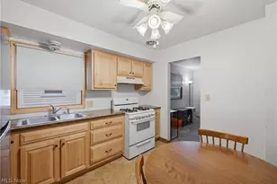 404 Elizabeth St, Hubbard, OH 44425 - Photo 8