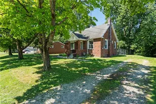 33 Parkway Blvd, Alliance, OH 44601 - Photo 2