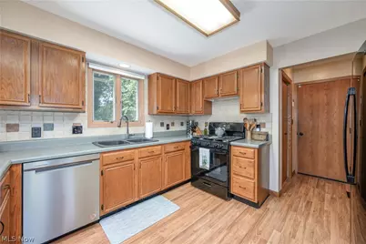 1560 Applewood Way, Uniontown, OH 44685 - Photo 8