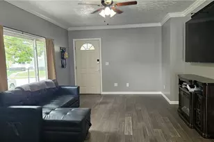 667 Essex St, Akron, OH 44306 - Photo 6