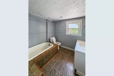 2041 13th Street SW, Akron, OH 44314 - Photo 10
