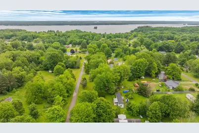 6886 Lindsley Avenue, Andover, OH 44003 - Photo 2