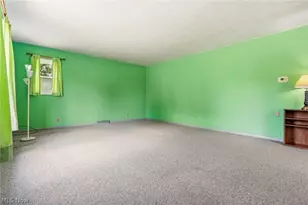 9864 Louisville St NE, Louisville, OH 44710 - Photo 8