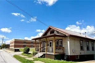 216 N Broadway St, Barnesville, OH 43713 - Photo 2