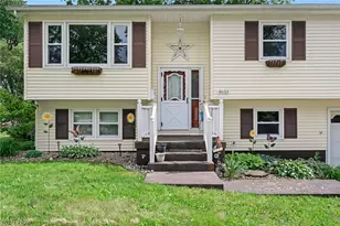 4633 Barrington Dr, Austintown, OH 44515 - Photo 2