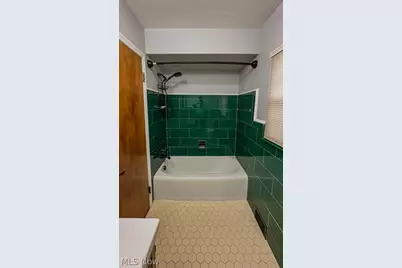 426 Dorchester Road, Akron, OH 44320 - Photo 24