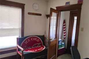 966 W Hopocan Ave, Barberton, OH 44203 - Photo 4