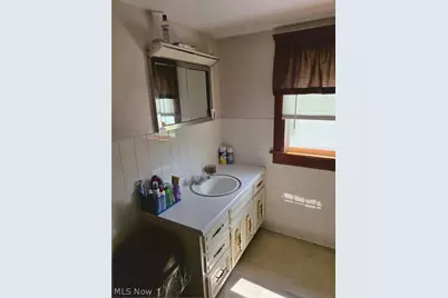 966 W Hopocan Avenue, Barberton, OH 44203 - Photo 10