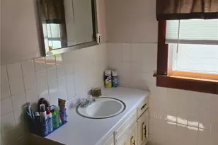966 W Hopocan Ave, Barberton, OH 44203 - Photo 10