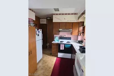 966 W Hopocan Avenue, Barberton, OH 44203 - Photo 8
