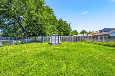 423 E 305th Street, Willowick, OH 44095 - Photo 6