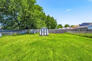 423 E 305th St, Willowick, OH 44095 - Photo 6