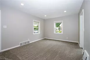 407 Oxford Ave, Akron, OH 44310 - Photo 8
