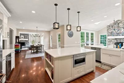 8320 Woodberry Boulevard, Chagrin Falls, OH 44023 - Photo 2