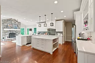 8320 Woodberry Blvd, Chagrin Falls, OH 44023 - Photo 4
