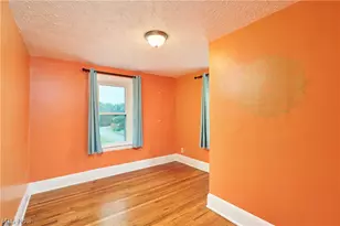 350 Oxford Ave, Akron, OH 44310 - Photo 10