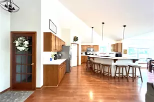 1052 Arrowhead Dr, Vermilion, OH 44089 - Photo 4