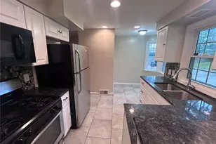 20825 Farnsleigh Rd, Huber Heights, OH 44122 - Photo 8