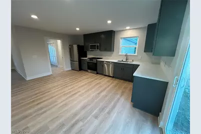 938 East Drive, Sheffield Lake, OH 44054 - Photo 4