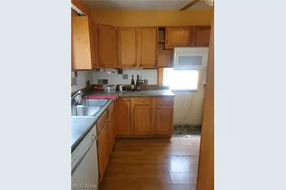 1439 Clermont, Loveland, OH 44110 - Photo 8