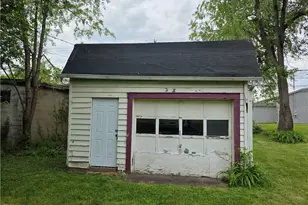 214 W Church St, Newcomerstown, OH 43832 - Photo 4