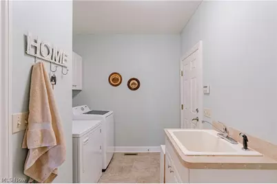 4013 Meadowvale Court, Akron, OH 44333 - Photo 28