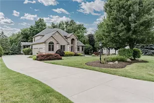 4013 Meadowvale Ct, Akron, OH 44333 - Photo 4