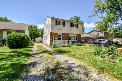 682 Iroquois Trail, Willoughby, OH 44094 - Photo 2