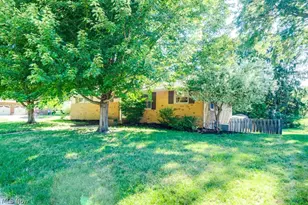 904 Woodside Ave SE, North Canton, OH 44720 - Photo 2