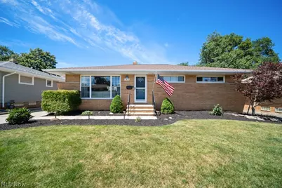 145 E Englewood Drive, Green Hills, OH 44131 - Photo 2