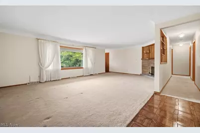 1885 W Sprague Road, Grandview Heights, OH 44147 - Photo 4