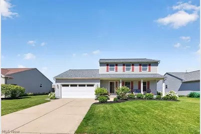 125 Queen Anne Circle, Elyria, OH 44035 - Photo 2